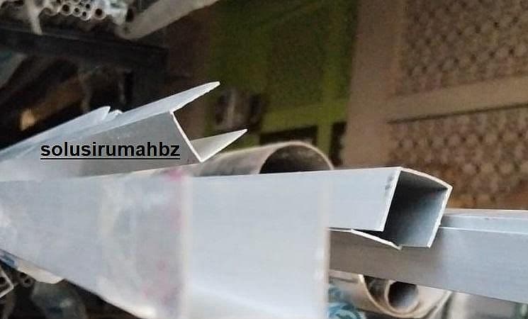 per10cm aluminium U 18mm - 19mm potongan panjang baca deskripsi lebar antara 18 mm 19 mm kurang lebih tebal 0.9mm