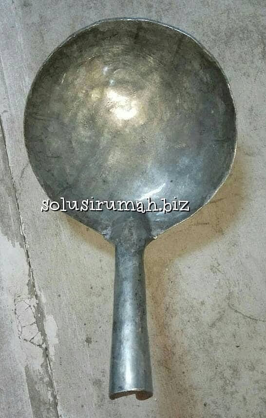 CIDUK CENTONG BERAS SEMEN HITAM BULAT 20CM+PEGANGAN SEROK