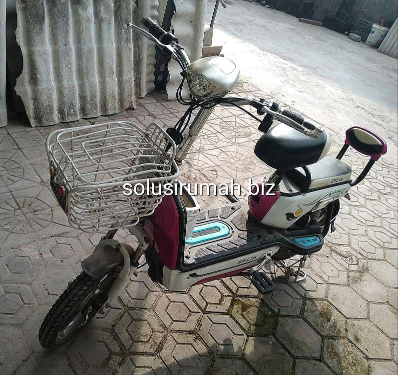 SEPEDA LISTRIK CENDRAWASIH II SECOND MASIH BAGUS BATERAI FULL SELIS