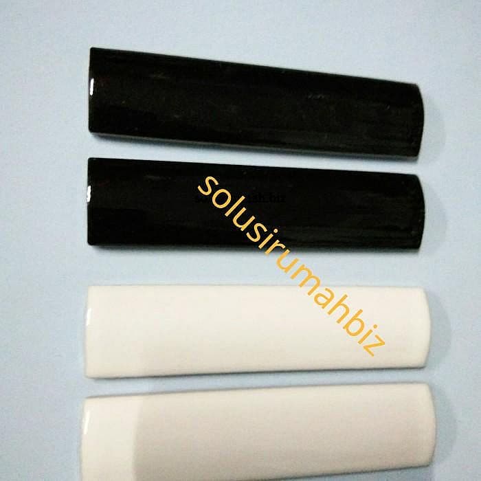 keramik 10 cm pilih hitam dan putih List 10cm siku kuku macan Bon bon