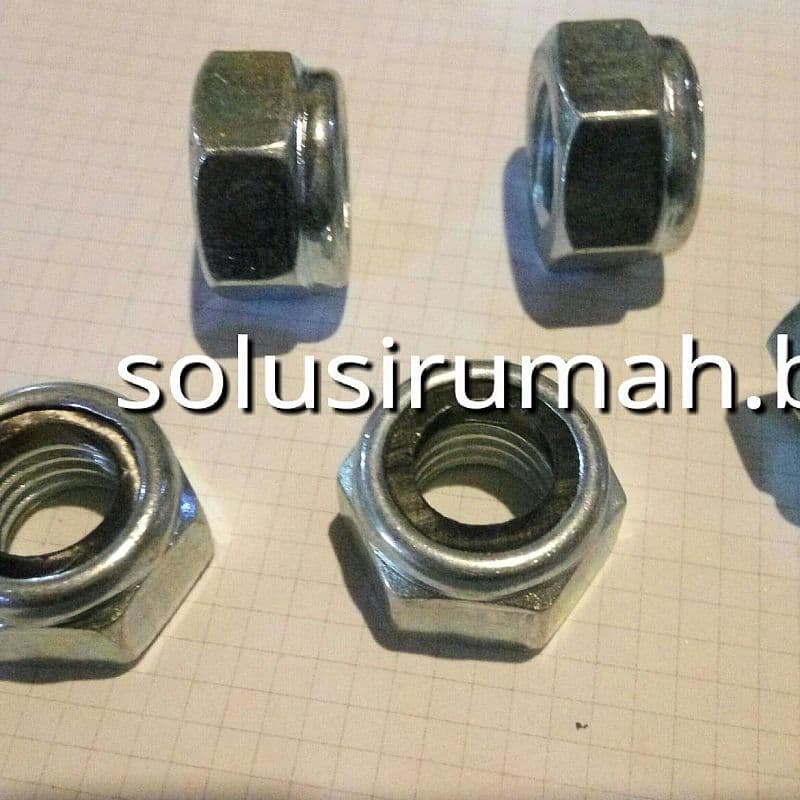 MOR SAJA RODA KARET MOR NYLON M12*P1. 72