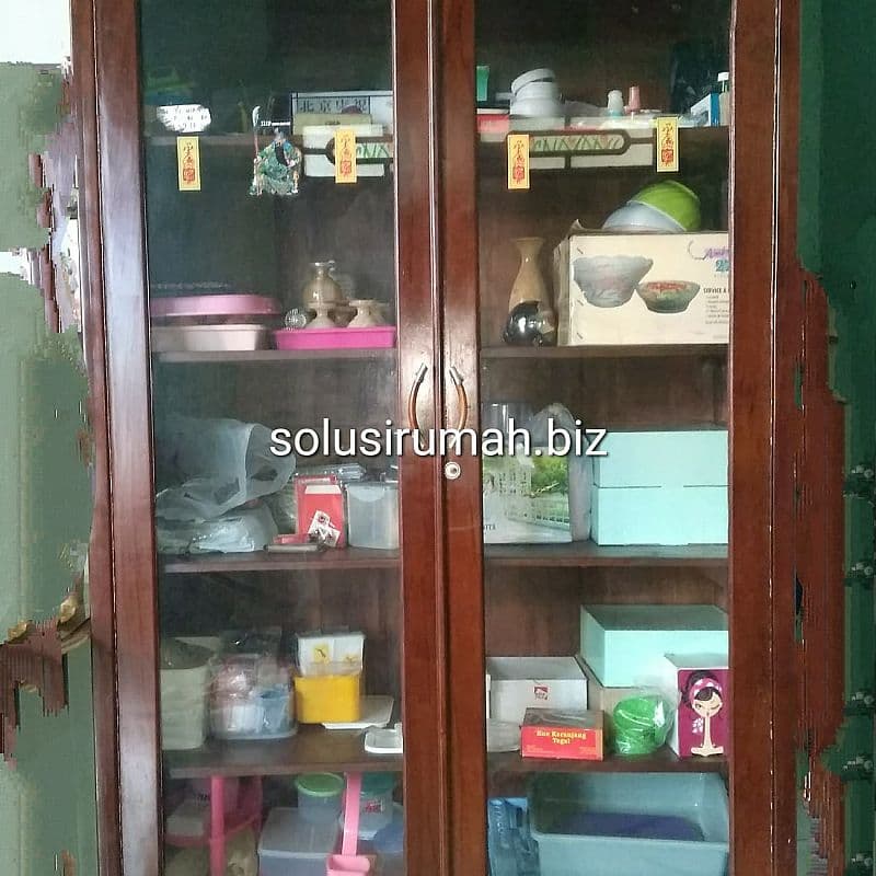 LEMARI JATI ETALASE DISPLAY TIDAK TERMASUK ISI