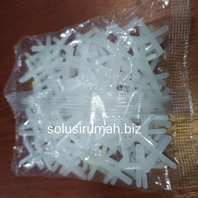 PER 100PCS PEMBATAS NAT KERAMIK T 2.5MM PVC TILE SPACER TEE + MODEL PL
