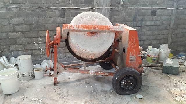 MOLEN 50KG BEKAS+RODA BESAR KARET LENGKAP DIESEL8HP DONGLI+VANBELT+1SE